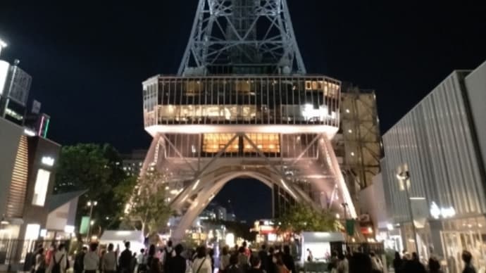 ピンク色の名古屋テレビ塔