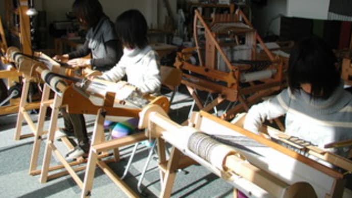 ＴＣＣ・竹島クラフトセンター、長浜からの親子さんの手織体験！