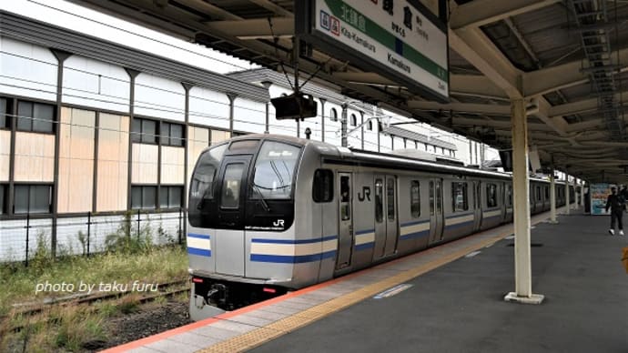 鎌倉に来ました。JRのホーム前の線路の草なんとかせー!2022年10月