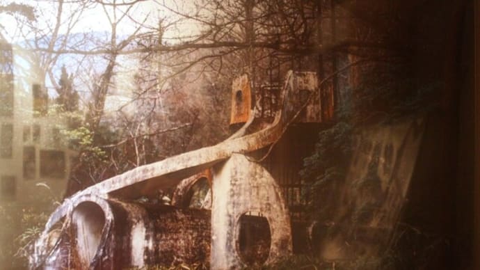 廃墟が美しい／「十字架と廃墟」写真展【友愛の森空想ギャラリー】