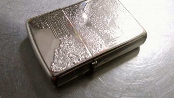 Zippoライター。