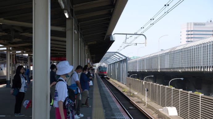 南船橋駅を発着する京葉線下り1131A 快速上総一ノ宮行き