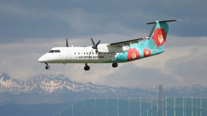 丘珠空港 撮影日2007年05月27日-2 DHC8-Q300 JA801K(つばき)