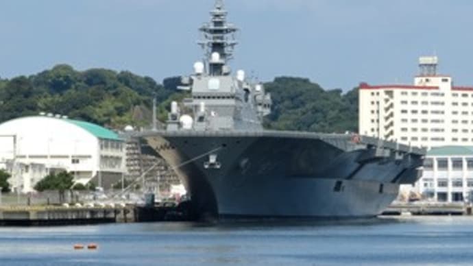 横須賀ヴェルニー公園から艦船を望む