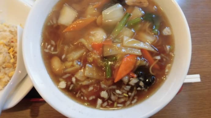 日本のお昼ご飯、チャーハンとラーメン
