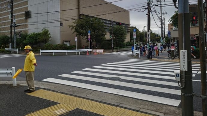 朝は交通安全、児童の登校見守り🏴(10/10)