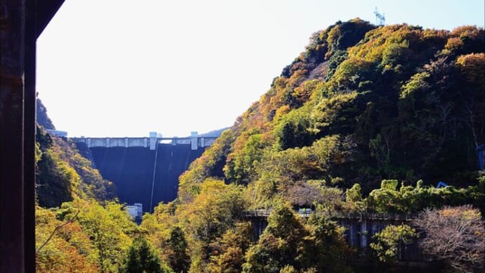 「浦山ダム」の 紅葉