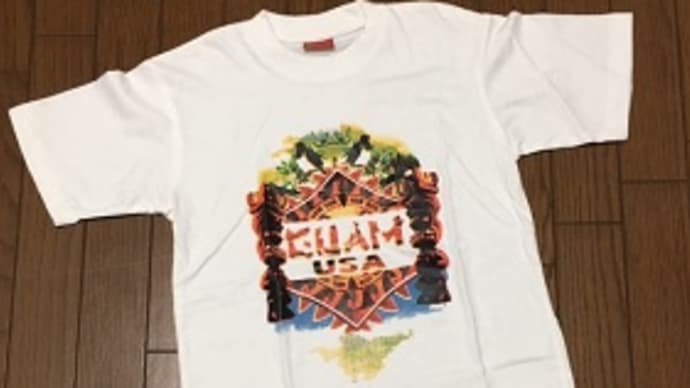 9/9 グアムで買ったTシャツ 首の周りの汚れがすんごい…