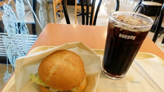 #7855 DOUTOR 彩り野菜とアボカドチキン