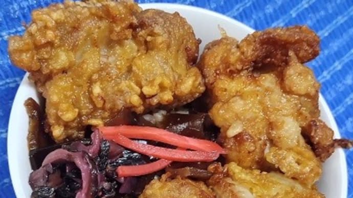 【08/09昼食】有田鶏もも唐揚げ、揚げ立てを並べてる最中だったのでね:D