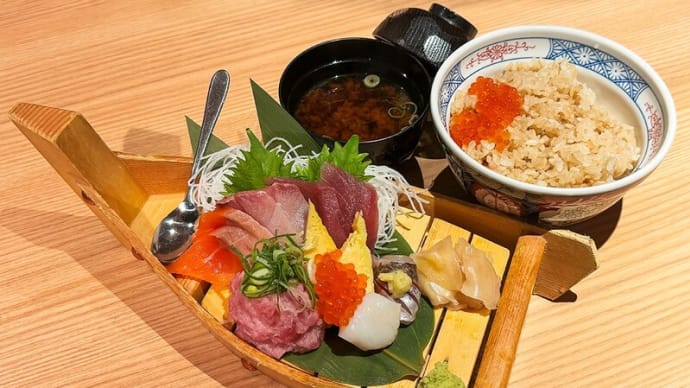 舟盛り丼 ~杉玉 伏見店だけに日本酒の種類が多く~