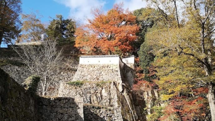山陽秋歩き旅(14)備中松山城・石垣