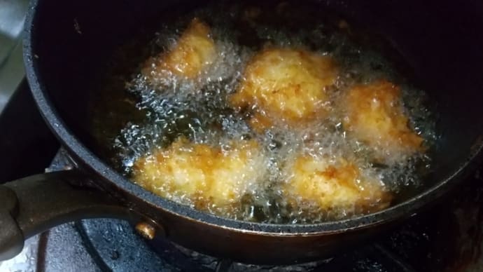 晩ごはんのしたくしてます
