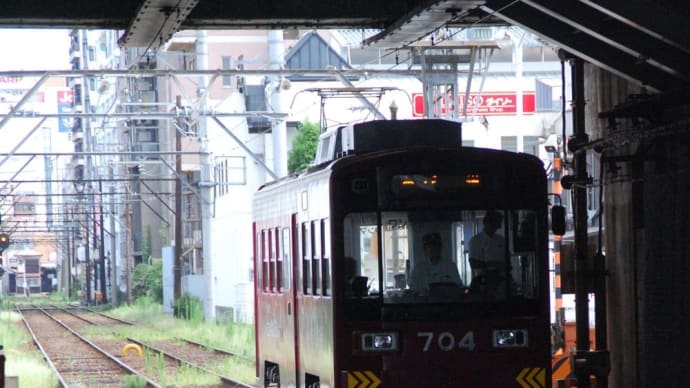 JR新今宮駅を潜る704【南霞町駅前:阪堺線】 2014.AUG