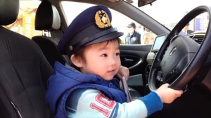 パトカーと白バイ