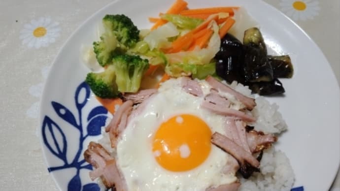 ハムエッグで休日朝ご飯
