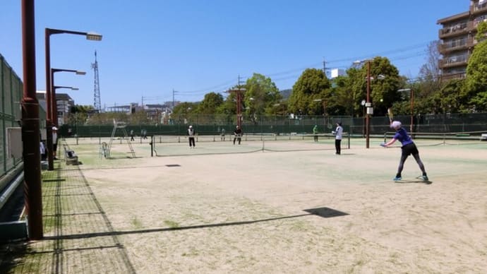 今日は「月曜日グループ」のテニスです