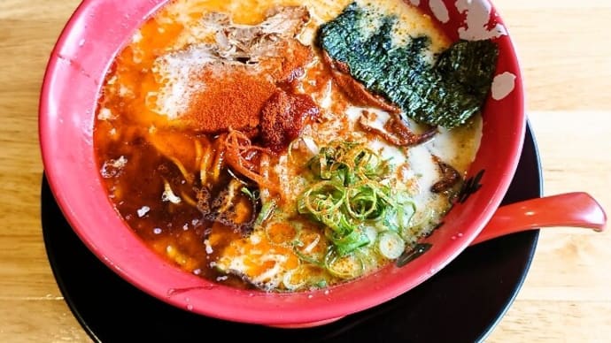 ラーメンまこと屋(高知若松店)で赤辛牛白湯ラーメン(辛口)と餃子(2025年5月6日)