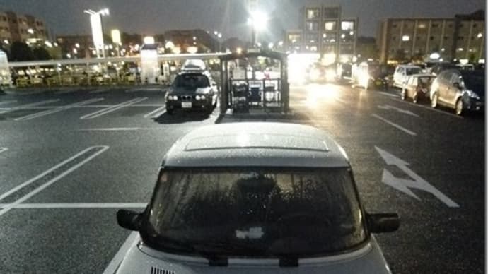 街で見かけた古い車 SAAB 900