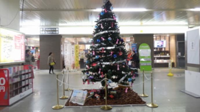 ＪＲ福山駅改札口前の折りばらツリー