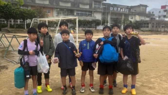 坂下メンバー 真嘉比小へ到着