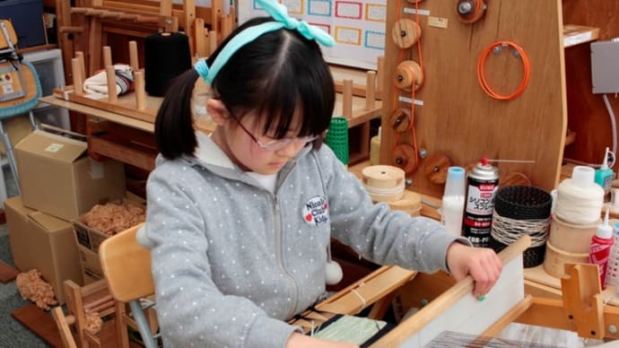 手織り体験のご一家です　　　　　　竹島クラフトセンター