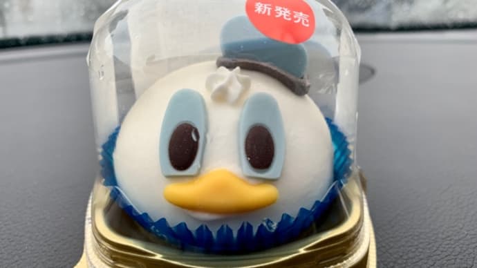 セブンイレブンで買った♪ドナルドのケーキ(*^^*ゞ