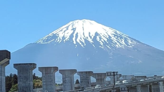 『こどもの日も富士山は雄大に···』
