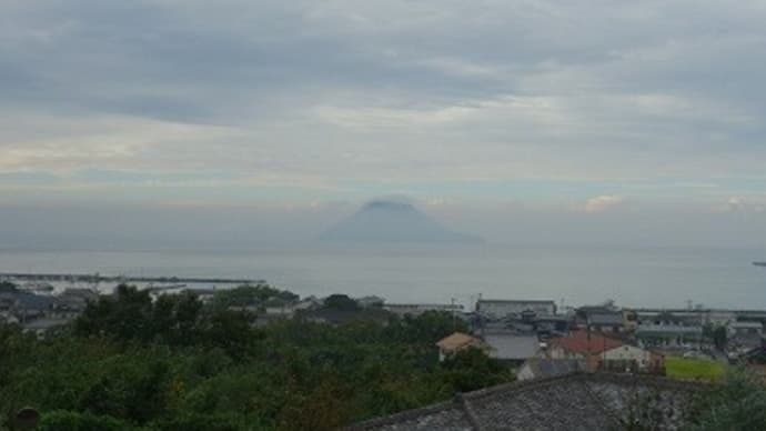 ずーと向こうに、高見島