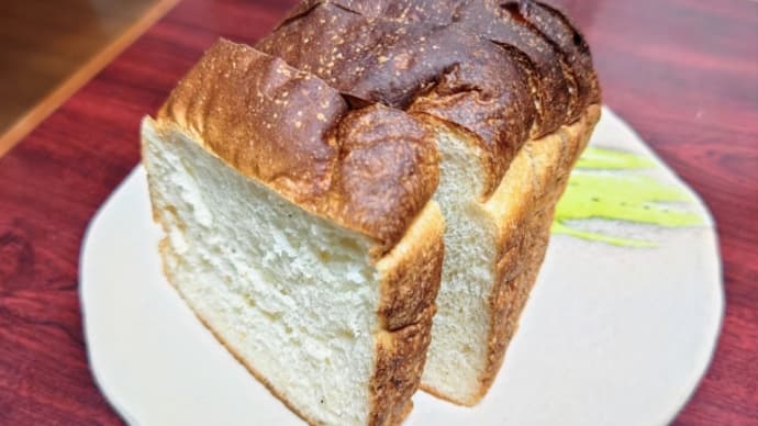 遂に商品一巡しちゃたよ❗新作パンが待ち遠しいね（笑）・・・なつめとりこ（名護市営市場）