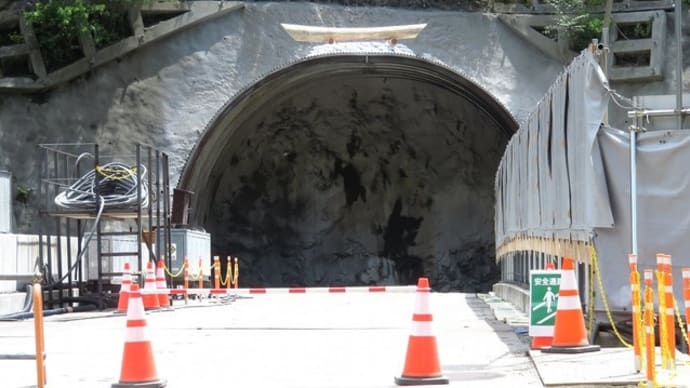 トンネル工事、掘り始めの様子