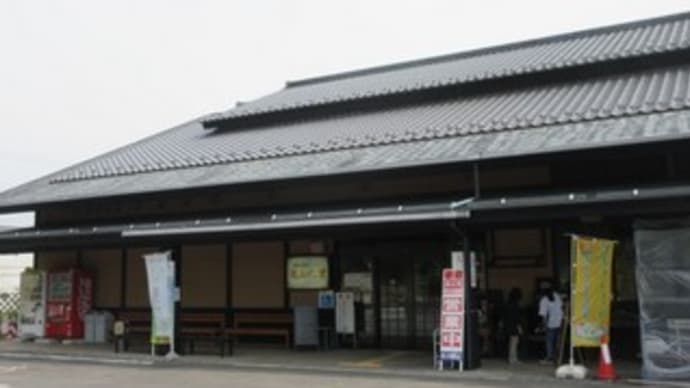 「蔵.ら~(くららー)」、あぶら麩丼&ミニはっと汁のセット、味噌ラーメン、とりめし弁当