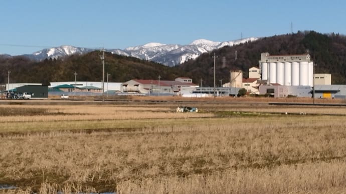 🌤本日も~晴天なり~道路は凍結~用水路改修工事進む😛