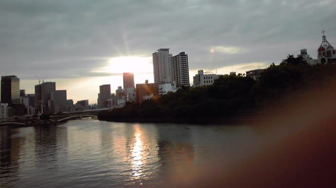 川面に輝く夕日