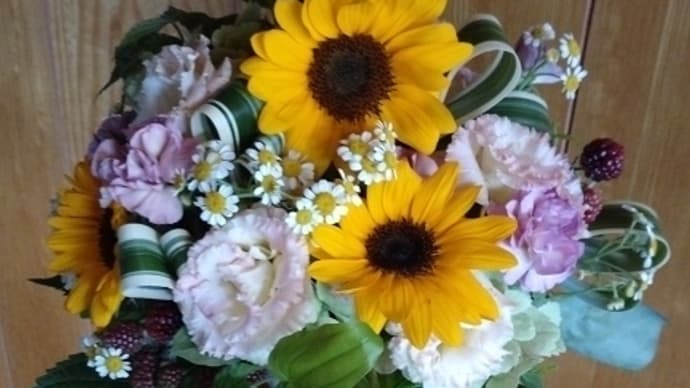 今日は、万年青会館でのフラワーデザイン教室~~! 2ケ月ぶりです!!