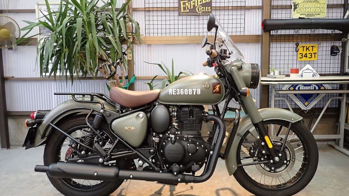 ARMYカラーのROYAL ENFIELD CLASSIC350 Signals Desert Sand が限りなく本物志向に!? カスタム進行中^_^