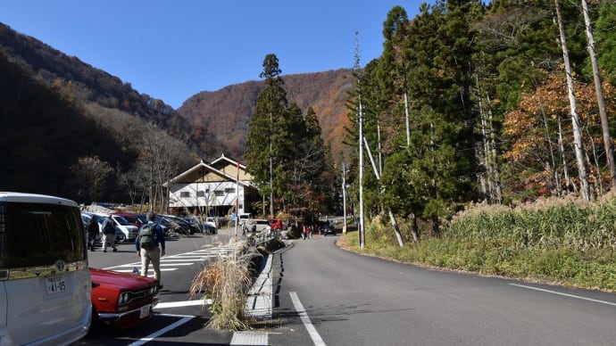 もみじ狩り 新潟県妙高山周辺 妙高山山麓線【3】-(1)苗名滝(なえなたき) 日本の滝100選