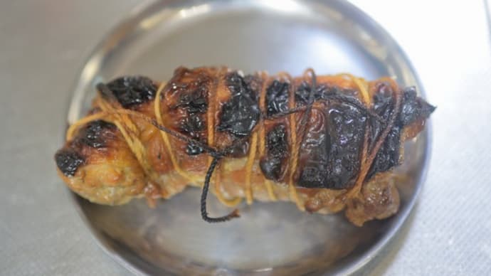 やじ豚のたれに漬けたチキンロール