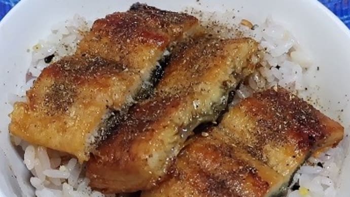 【11/10昼食】三重県産鰻蒲焼真ん中部で鰻丼、手軽にささっとファストフード感覚なんだね:P