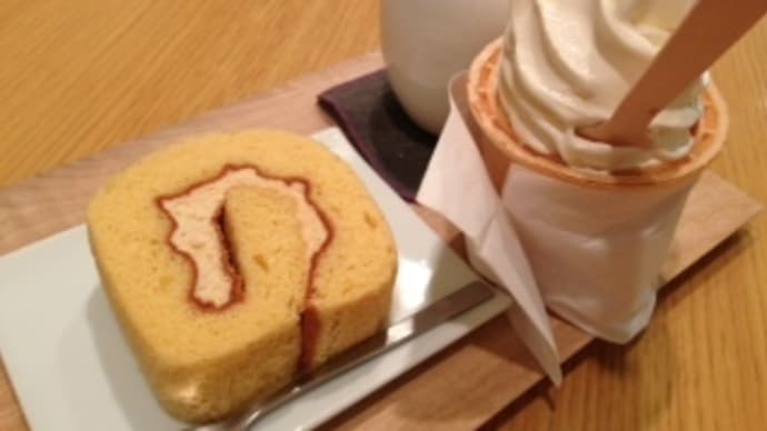 酒粕ソフトと黒みりんのロールケーキ