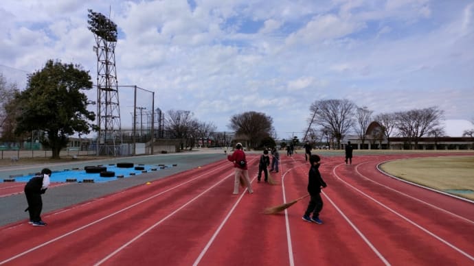 3月21日(祝・火) 入善町陸上競技場の小石清掃活動 ありがとうございました🙇