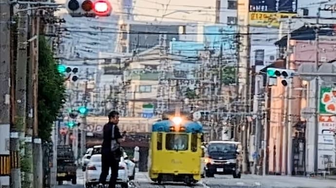 路面電車と通天閣♫