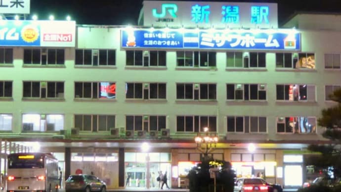 新潟の夜・・・萬代橋・・・信濃川に花火が上がる