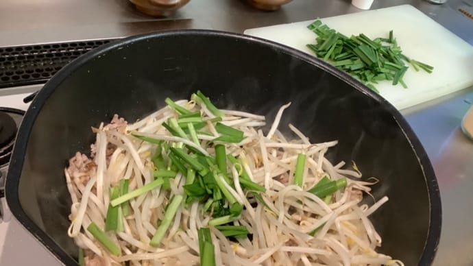 ニラもやし玉子炒め(^。^)晩ご飯