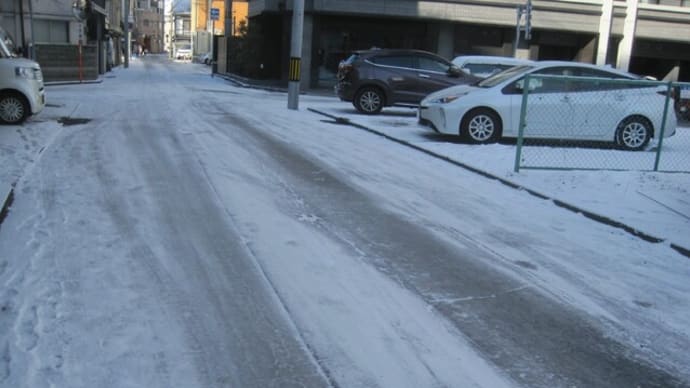 道路がてろんてろんの盛岡。