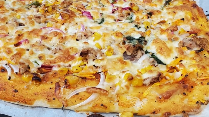 ピザとコーンフォカッチャの2種類のパン焼きました☆
