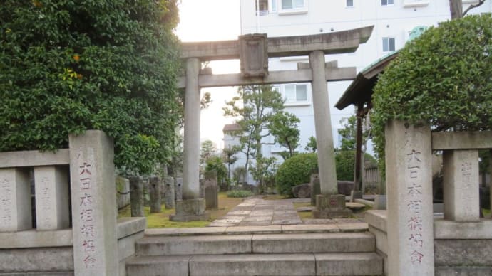 歴代横綱の名前を刻んだ石碑が有る野見宿禰神社!前は良く通るが気付かなかった!