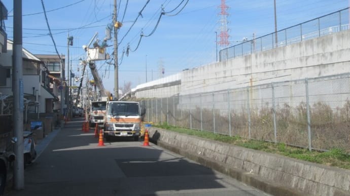 尼崎宝塚線阪急立体、2024/3/11時点では電柱移設工事の真っただ中