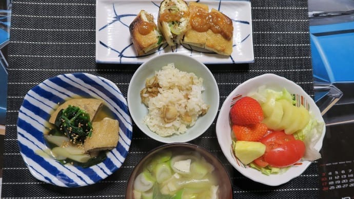定番の油揚げの納豆包み焼、味噌、炊屋食堂の田舎定食・・・庶民の味。