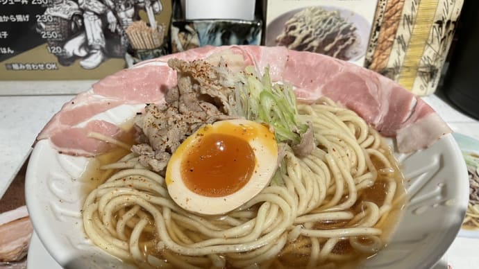 ここ数週間こういう肉盛りに恋焦がれていた、西新宿「ラーメン大戦争」